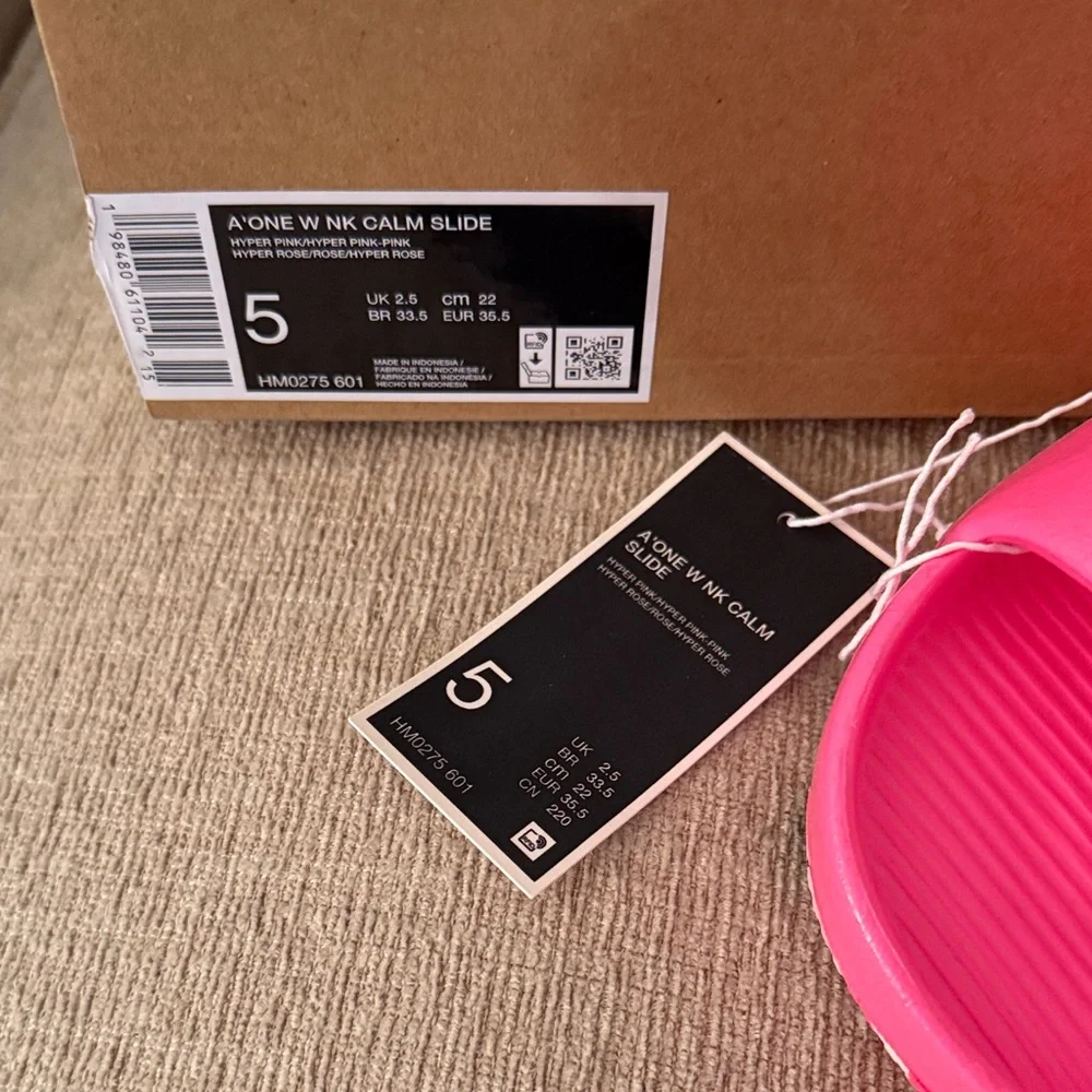 The A'ja Wilson x Nike Calm Slide Hyper Pink NIB - Picture 2 of 6